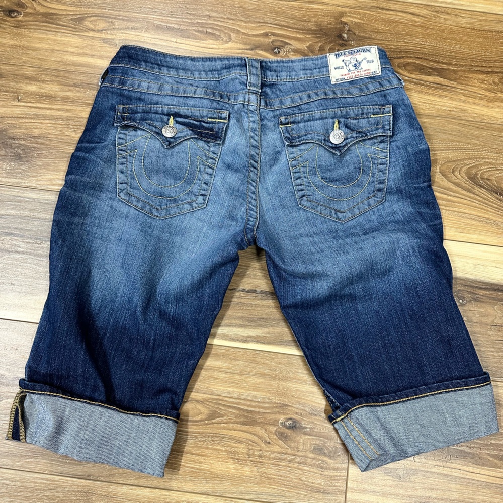 Ladies True Religion knee length shorts size 31